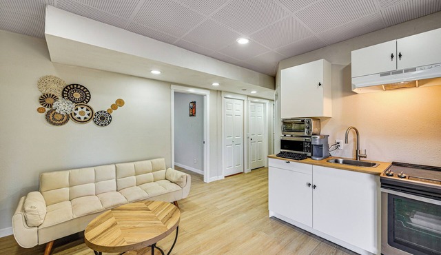 2 Mi to Des Moines Beach Park: Mod Des Moines Apt