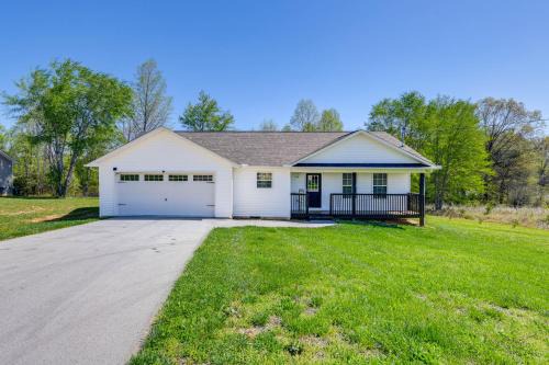 2 Mi to Douglas Lake, Boat Ramp White Pine Home!
