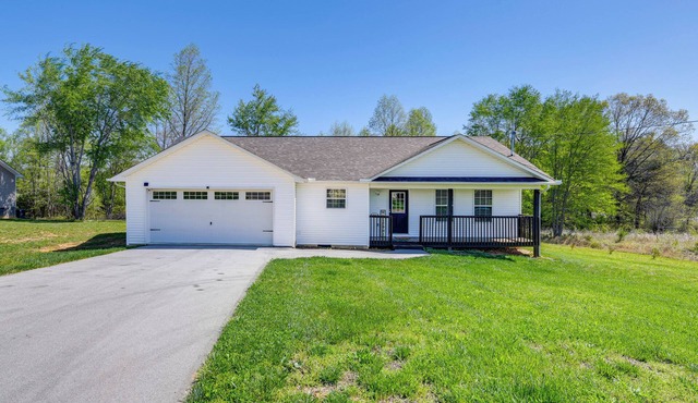 2 Mi to Douglas Lake, Boat Ramp: White Pine Home!