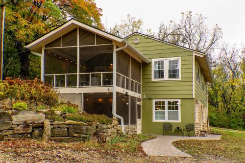 2 Mi to Downtown 4BR Country Home Near K-State