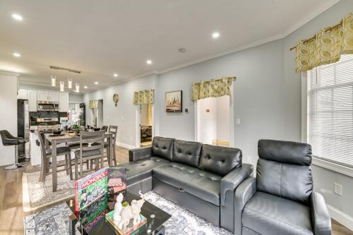 2 Mi to Downtown Charming Apt in Schenectady!