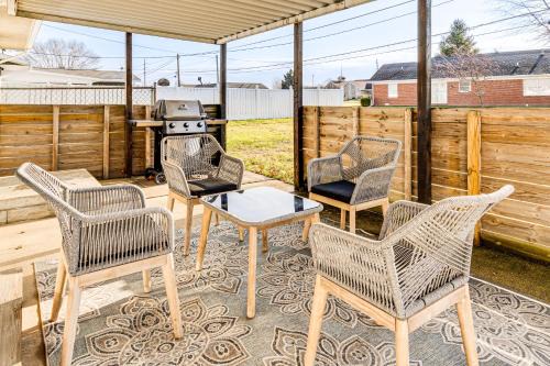 2 Mi to Downtown Logansport Quiet Home with Grill