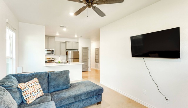 2 Mi to Downtown Temple: Newly Built Townhome!