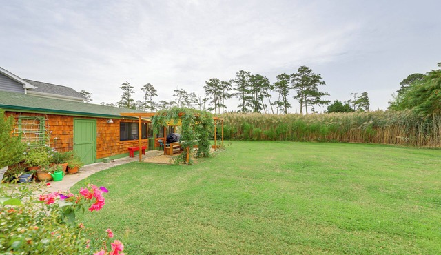 2 Mi to Downtown: Tranquil Abode in Chincoteague!