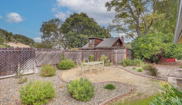 2 Mi to Dtwn Atascadero! Cozy Cottage w/Yard