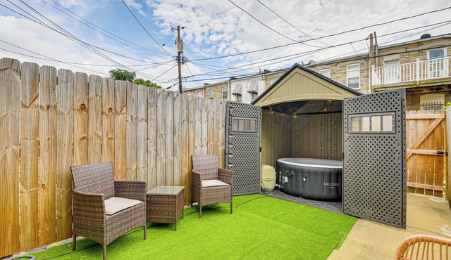 2 Mi to Dtwn Baltimore: Bright Townhome w/Patio