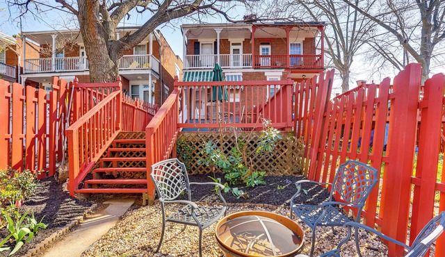 2 Mi to Dtwn: Harrisburg Escape w/Furnished Deck!