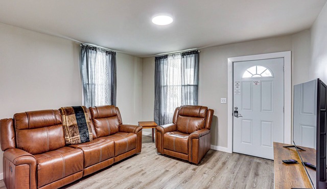 2 Mi to Dtwn Harrisburg! Convenient Duplex