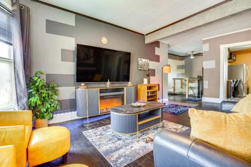 < 2 Mi to Dtwn & Mississippi River: West Side Home