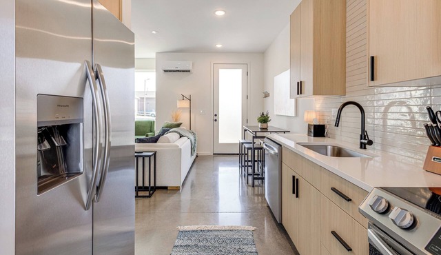 < 2 Mi to Dtwn: Modern Townhome in Knoxville