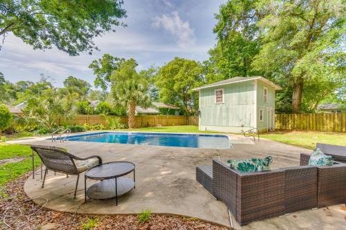 < 2 Mi to Dtwn Pensacola: Peaceful Home w/Patio