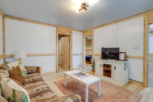 2 Mi to Dtwn: Pet-Friendly Casper Apt!