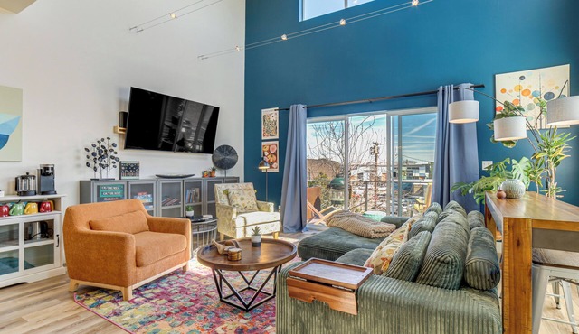 < 2 Mi to Dtwn Reno: Luxe MidTown Gem w/Patio
