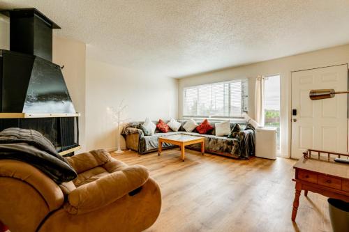 2 Mi to Dtwn Reno & UNR: City-View Townhome!