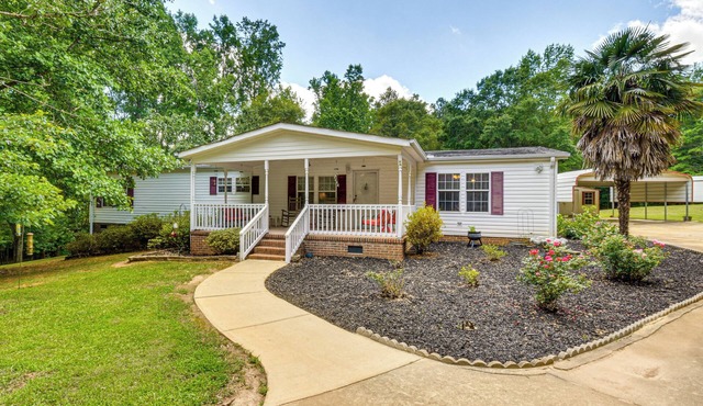 2 Mi to Dtwn: Retreat on 3 Acres in Pelzer!