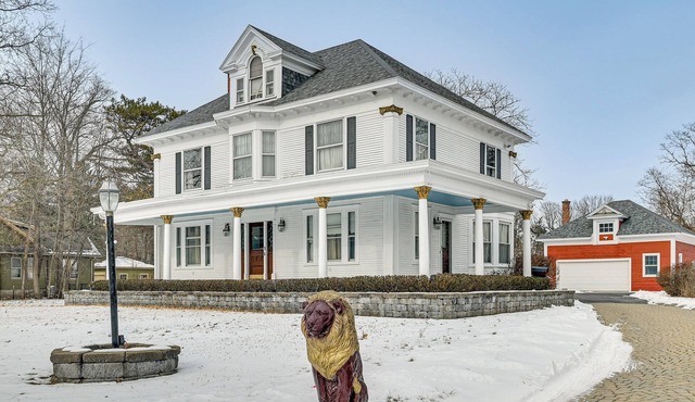 2 Mi to Dtwn Schenectady! Spacious Retreat