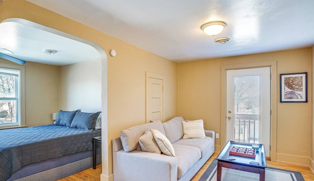 2 Mi to Dtwn: Studio Suite in Sheboygan