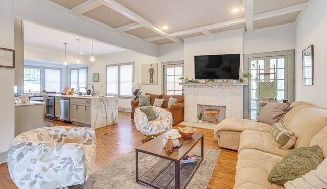 2 Mi to Dtwn: Stylish Urban Retreat in Birmingham