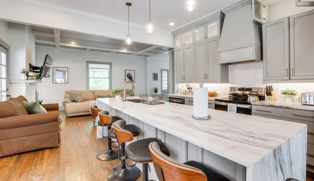 2 Mi to Dtwn: Stylish Urban Retreat in Birmingham