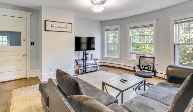 2 Mi to Dtwn! Walkable Minneapolis Apt w/Deck