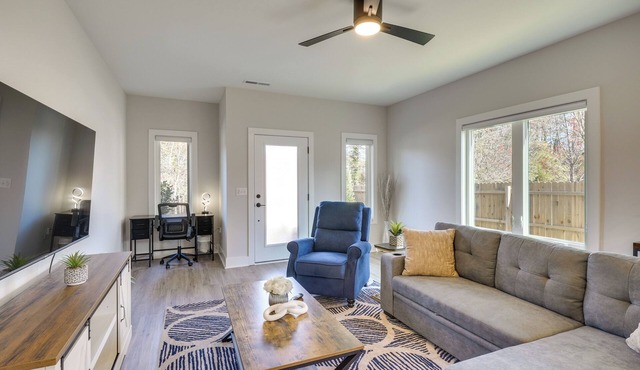 2 Mi to Duke & 3 Mi to Downtown: Durham Townhome
