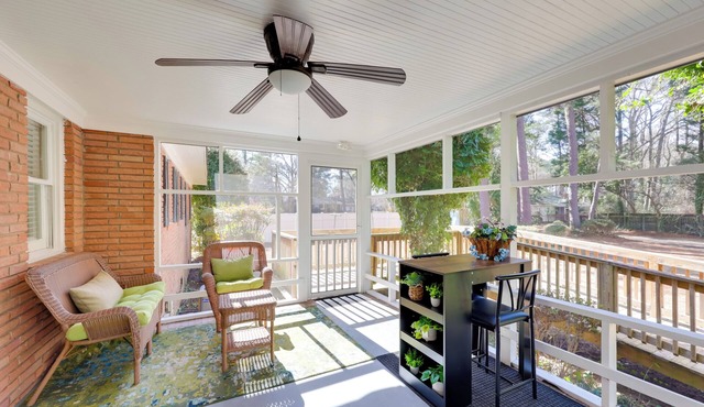 < 2 Mi to ECU: Cozy Greenville Getaway w/Porch!