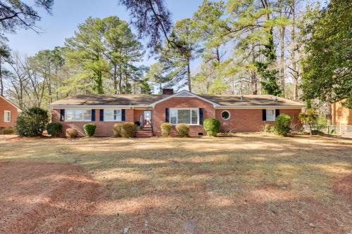 < 2 Mi to ECU: Cozy Greenville Getaway w/Porch!