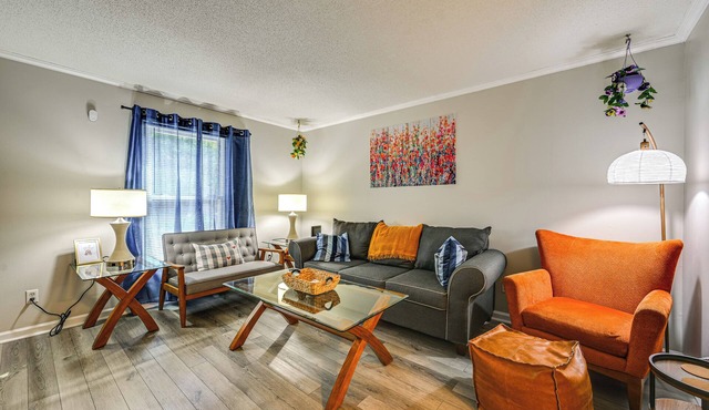 < 2 Mi to ECU & Medical District: Retreat w/Patio