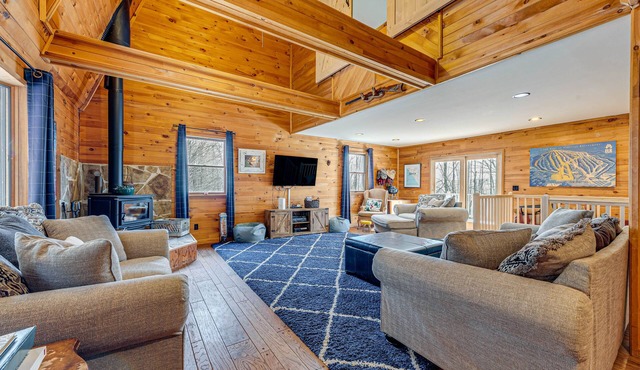 2 Mi to Elk Mountain: Poconos Escape on 11 Acres!