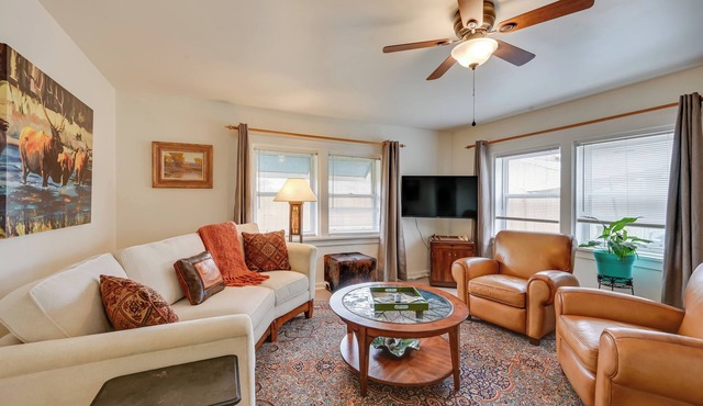 2 Mi to Fly Fishing: BBQ-Ready Corvallis Apartment