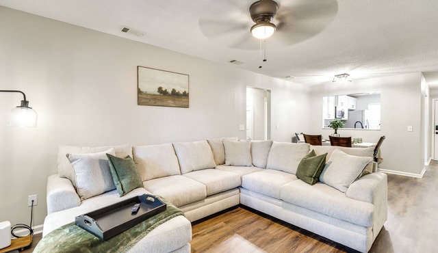 2 Mi to Fort Stewart: Modern Hinesville Haven