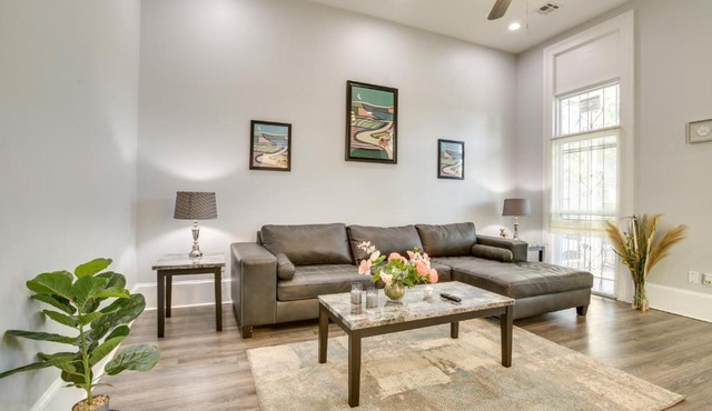 2 Mi to French Quarter Walkable NOLA Home