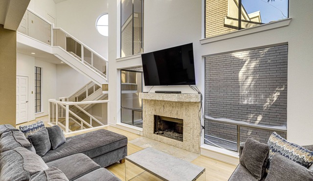 < 2 Mi to Galleria: Spacious Houston Home!
