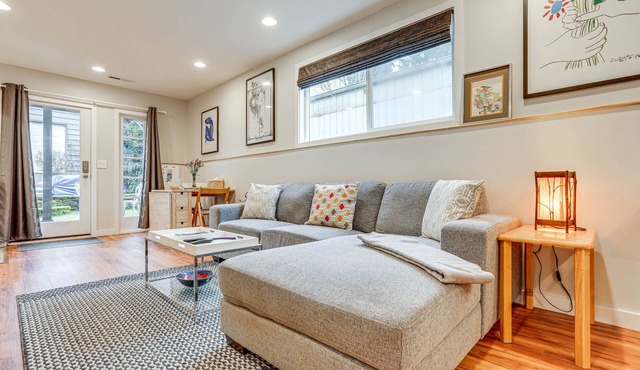 2 Mi to Green Lake! Modern Apartment w/Parking