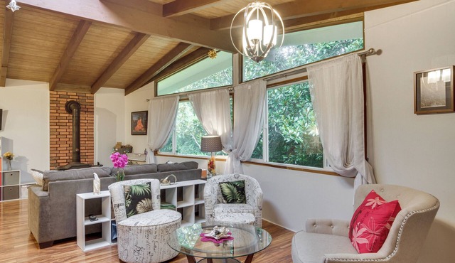 2 Mi to Hawaii Volcanoes Nat'l Park: House w/Deck