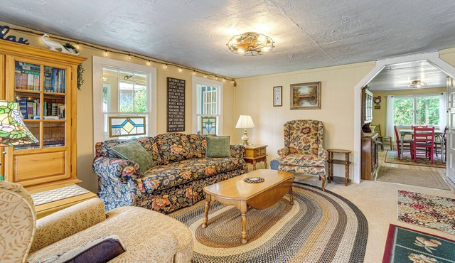 2 Mi to Hiking Trails: Cozy Fayetteville Cottage!