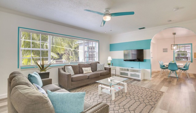 2 Mi to Hollywood Beach: Pet-Friendly Cottage