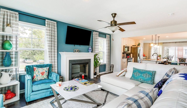 2 Mi to Hollywood Casino: Charles Town Townhome!