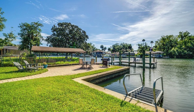 2 Mi to Homosassa Springs: Riverfront Home w/Dock