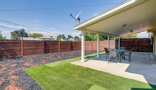 2 Mi to Hospitals: Home w/Private Yard in Aurora