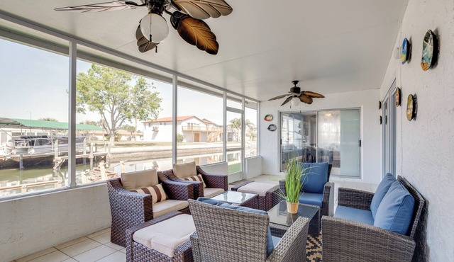 2 Mi to Hudson Beach: Canal-View Retreat