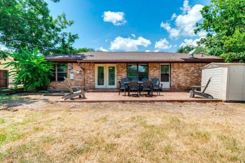 2 Mi to Kyle Field: Bryan Home w/Fenced Yard