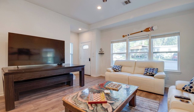 2 Mi to Lake Conroe Access: Home w/Pool Table!