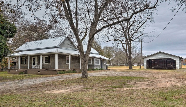 2 Mi to Lake Hartwell: Charming Southern Cottage