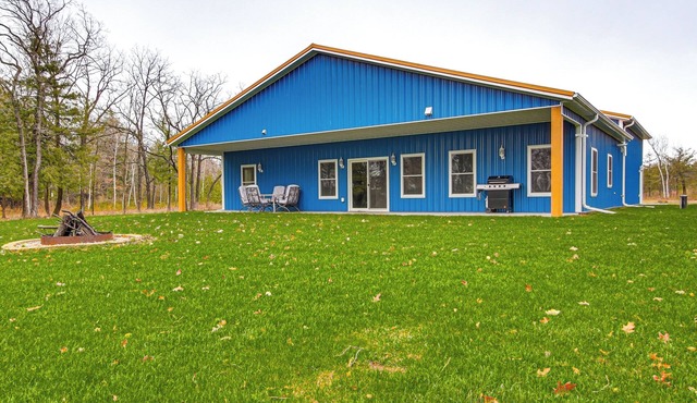 2 Mi to Lake Michigan: Home w/Patio in Green Bay