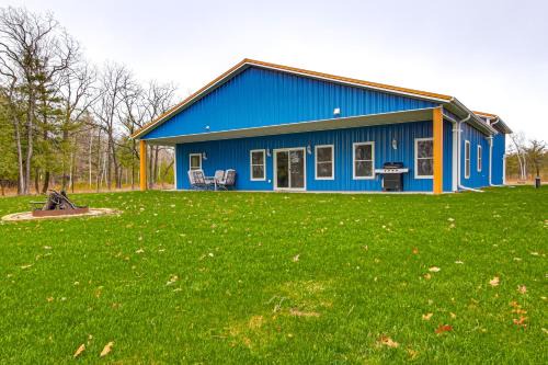 2 Mi to Lake Michigan Patio, Grill, and Fire Pit!
