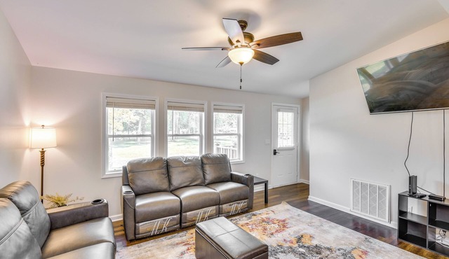 2 Mi to Lake Michigan: Pet-Friendly Sawyer Apt