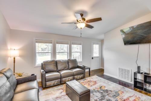 2 Mi to Lake Michigan Pet-Friendly Sawyer Apt