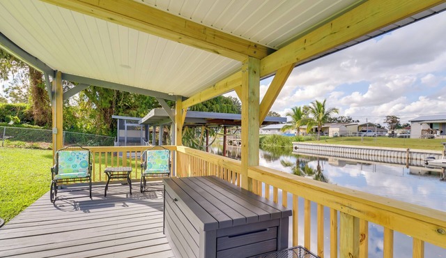 2 Mi to Lake Okeechobee: Waterfront Home w/Deck!