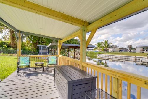 2 Mi to Lake Okeechobee: Waterfront Home w/Deck!